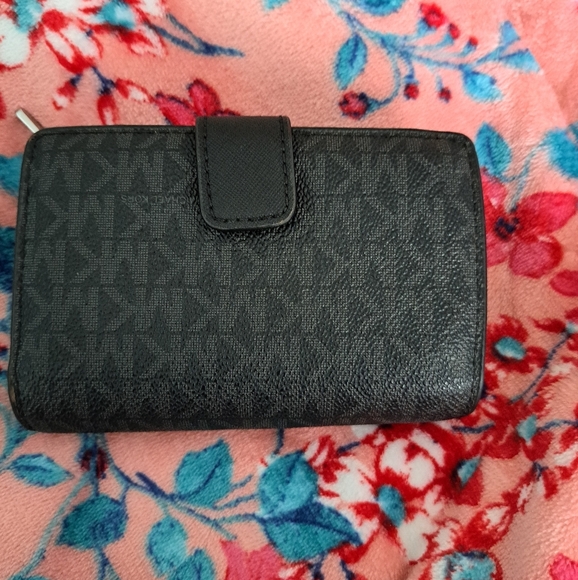 Michael Kors Medium Crossgrain Leather Wallet - Picture 2 of 10